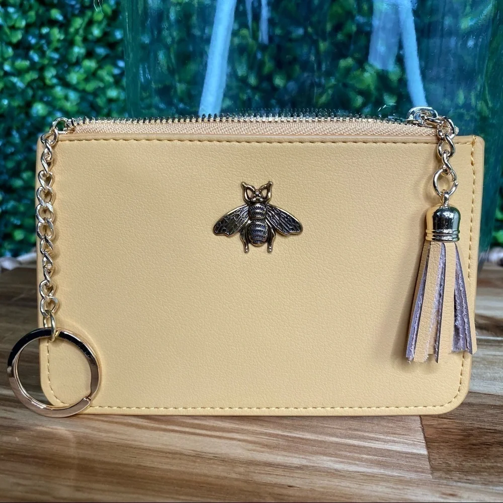 Queen bee 🐝‎ yellow